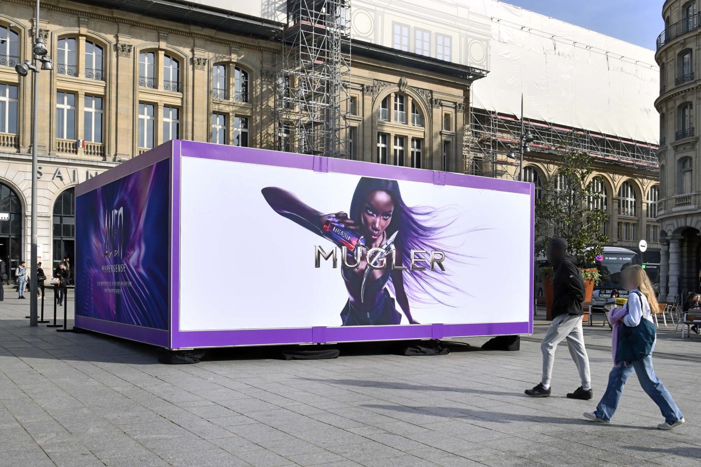 Mugler pop-out, outdoor event container